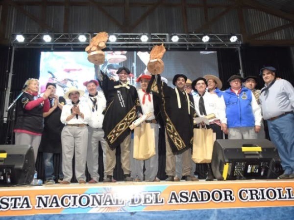 Miguel Riglos celebró la 7ª Fiesta del Asador Criollo: Horacio y José Luis Navarrete fueron los campeones