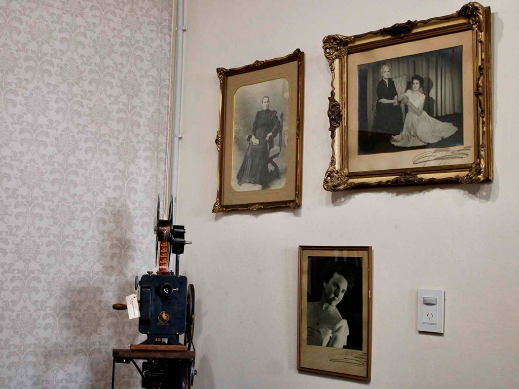 “Rosita La Gioiosa & Mujeres”, fotografías de Domingo Filipini,